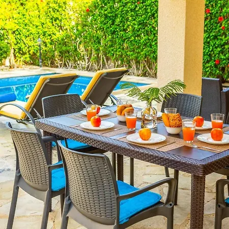 Lilly Rose Villa *